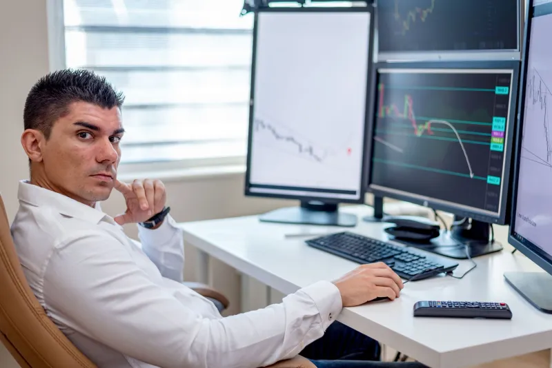 The Quiet Repositioning: How Smart Money Detects Consensus Shifts Before the Crowd Catches On